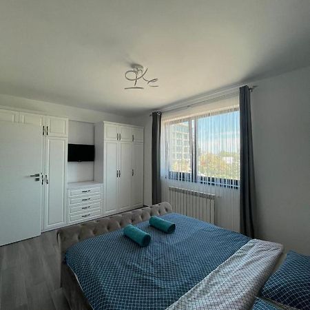 Ls Lake Apartment Mamaia Nord นาโวดาริ ภายนอก รูปภาพ