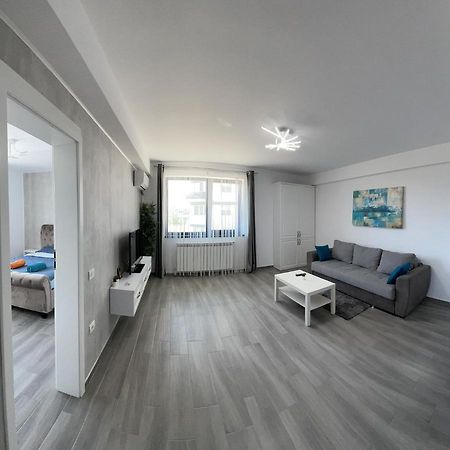 Ls Lake Apartment Mamaia Nord นาโวดาริ ภายนอก รูปภาพ