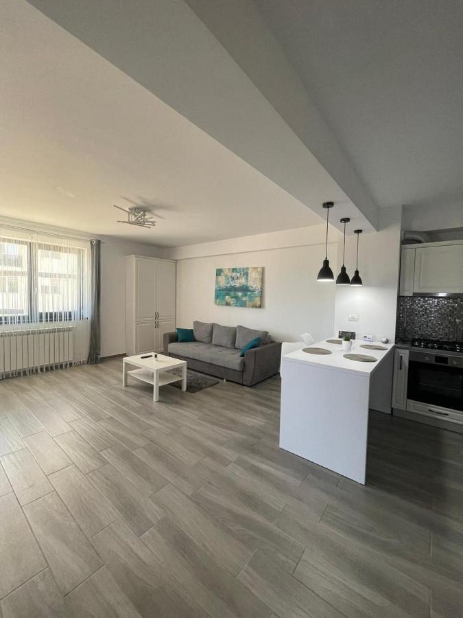 Ls Lake Apartment Mamaia Nord นาโวดาริ ภายนอก รูปภาพ