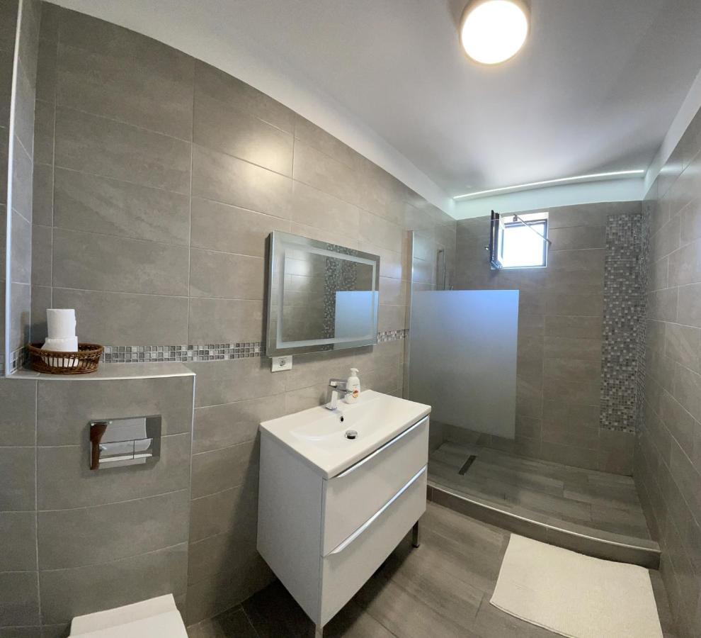 Ls Lake Apartment Mamaia Nord นาโวดาริ ภายนอก รูปภาพ